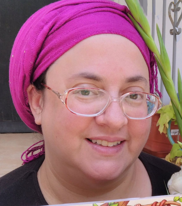 Photo of Jennifer Tzivia MacLeod