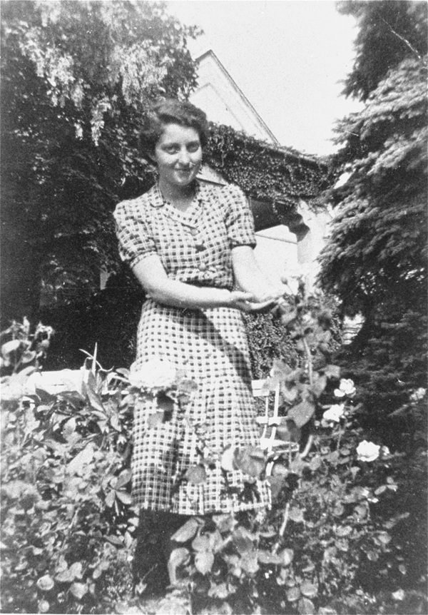 Photo of Hannah Senesh